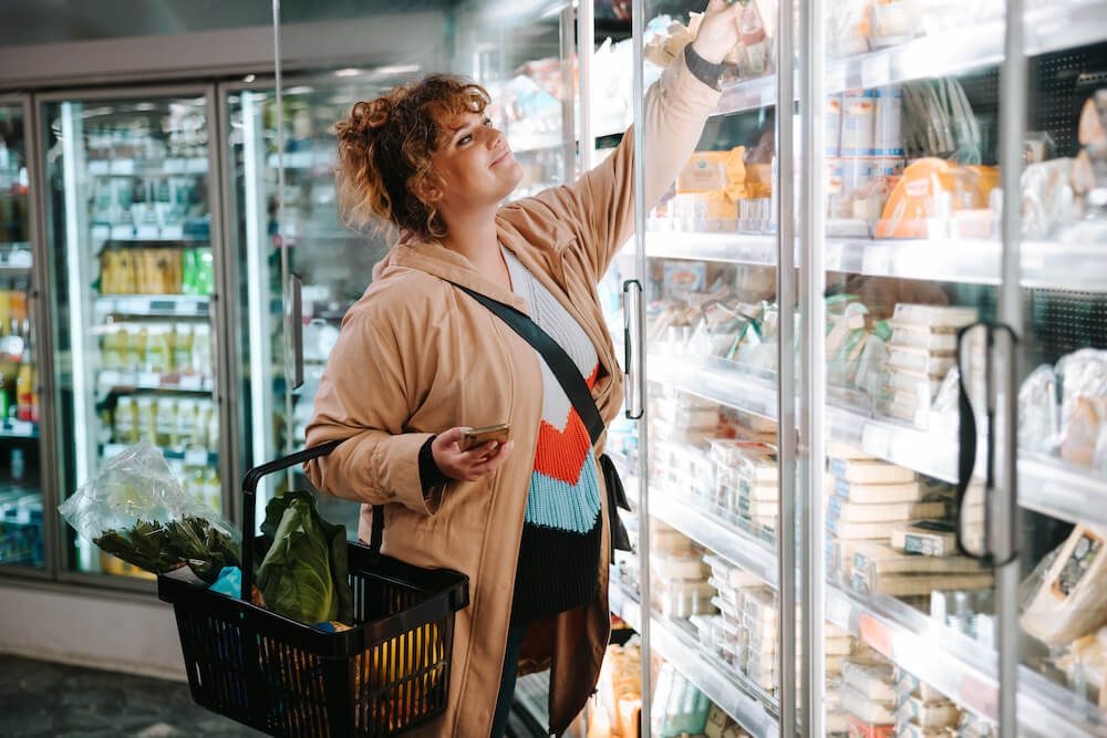 woman grocery shopping on her own after having a debilitating mental health disorder