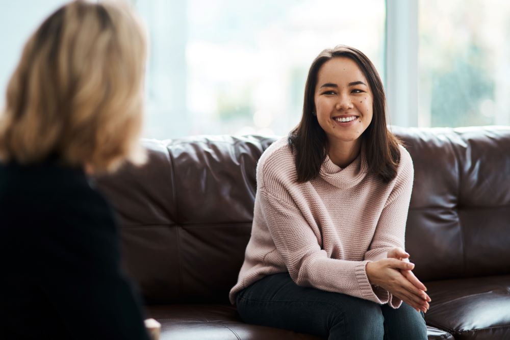 A woman speaking to her therapist to form a treatment plan.